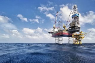 petrelaio exoryxeis - petroleum sea rigs